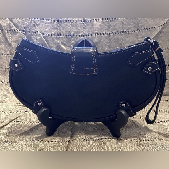 Cole Haan-VINTAGE-EUC Black Pebbled Leather Wristlet/Clutch w/Silver Tone Accent